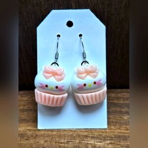 NWT Kawaii Kitty Cupcake Earrings Cat Lady Bow White Cat Dangle Drop Fashion